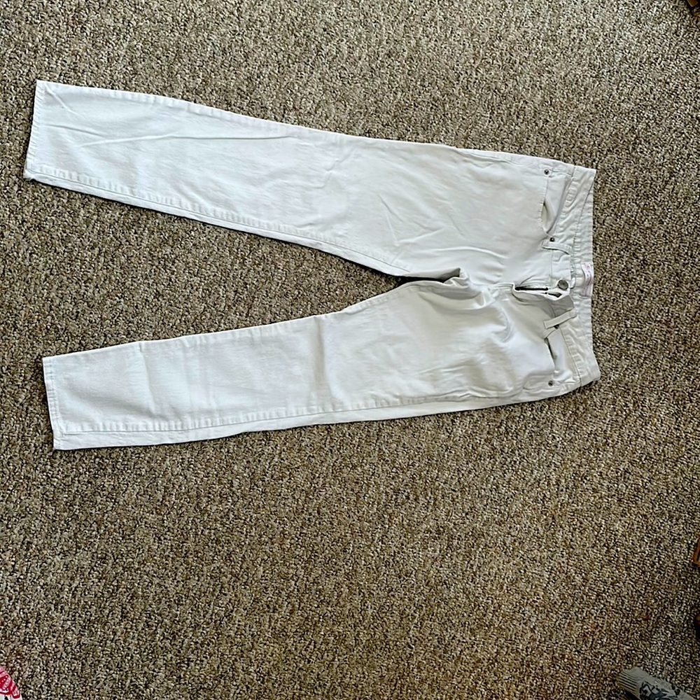 White denim jeans